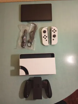 Nintendo Switch OLED Bianca