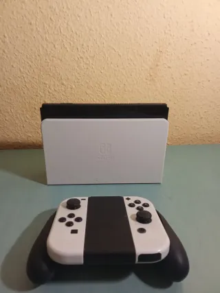 Nintendo Switch OLED Bianca