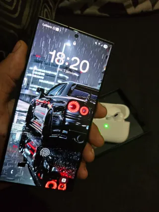 Samsung S24 Ultra Con Auriculares como nuevo.