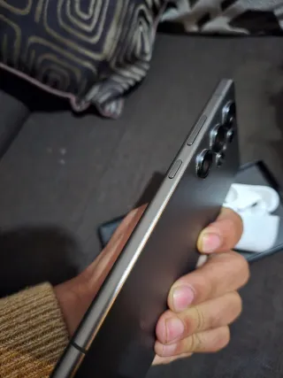 Samsung S24 Ultra Con Auriculares como nuevo.