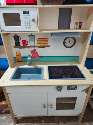 Cocinita de madera infantil