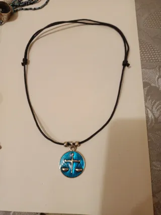 Colgante Libra Azul y Plateado (no es de plata)