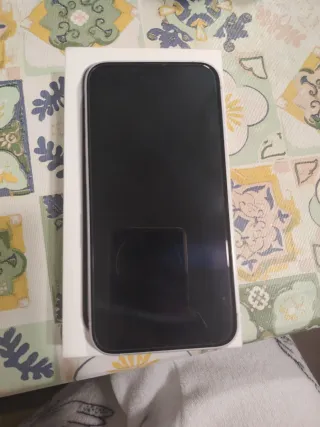 iPhone 14 Morado como nuevo