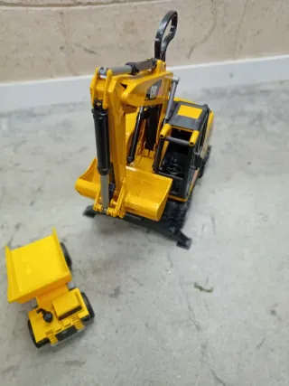 Escavatore Camion Cingolato CAT Giallo