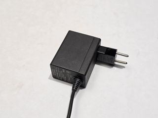 Caricabatterie originale Nintendo Switch con cavo e spina