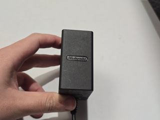 Caricabatterie originale Nintendo Switch con cavo e spina