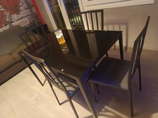 Mesa cristal negro y 4 sillas metal