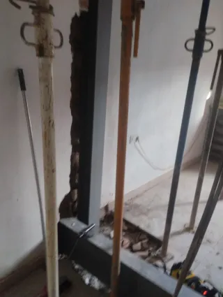 Estructura metálicas de refuerzo en aluminosis