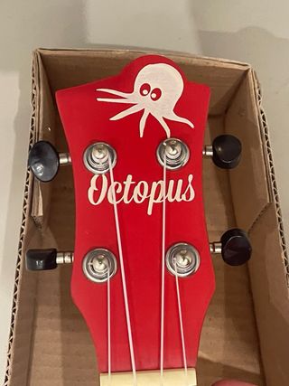 Ukelele Octopus con funda y accesorios