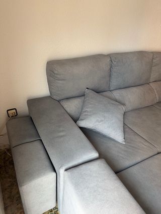 Sofá chaise longue 3 plazas con chaise móvil.