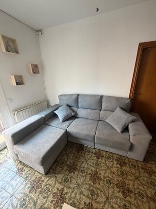 Sofá chaise longue 3 plazas con chaise móvil.