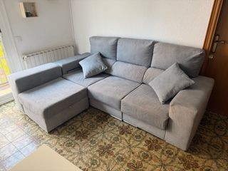 Sofá chaise longue 3 plazas con chaise móvil.