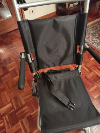 Silla ortopédica de ruedas para casa, tránsito.