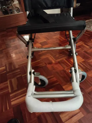 Silla ortopédica de ruedas para casa, tránsito.