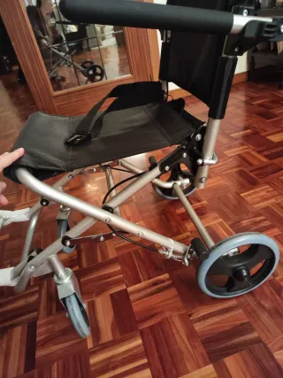 Silla ortopédica de ruedas para casa, tránsito.