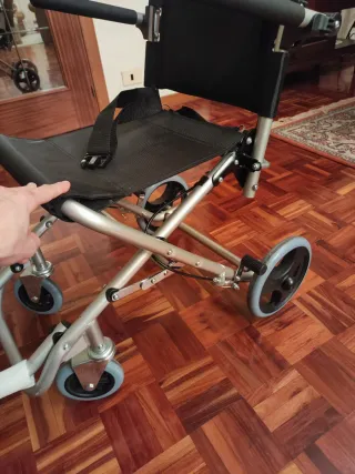 Silla ortopédica de ruedas para casa, tránsito.