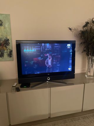 Televisión Loewe Negra