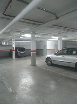 SE ALQUILA PLAZA DE PARKING PARA COCHE GRANDE