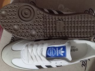 Zapatillas Adidas Blancas y Negras