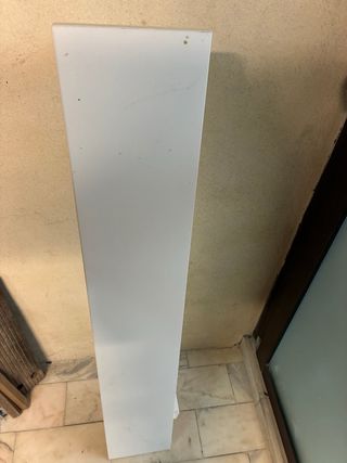 Estantería blanca de plástico