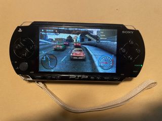 Sony PSP Nera + accessori e 2 Giochi