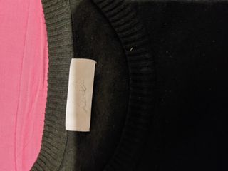 Maglia nera con perline