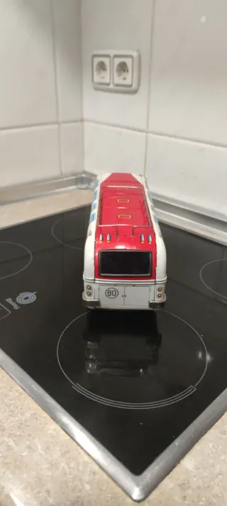 Autobús de hojalata Ege