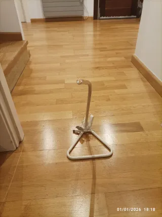 Lámpara de mesa articulada blanca