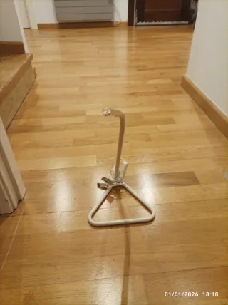 Lámpara de mesa articulada blanca