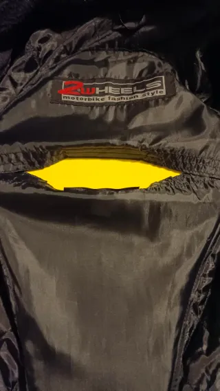 Cazadora motera 2WHeels