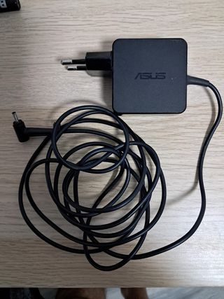 Cargador Asus Original Punta Fina