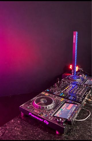 Alquiler cabina DJ por horas CDJ 3000 X DJM-V10