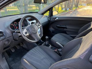 Opel Corsa 2007 1.2 gasolina 3 puertas