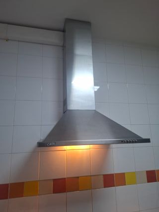 Lavavajillas, frigorífico 188 cm, horno y campana.