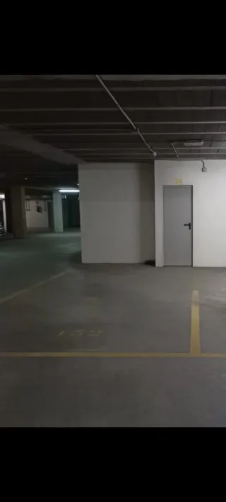 Plaza de garaje con trastero