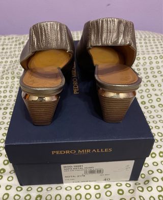 Zapatos Pedro Miralles Talla 41 Dorados