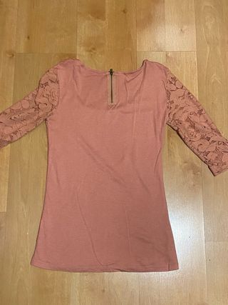 Lote 2 blusas manga larga rosa y beige S (amplia)