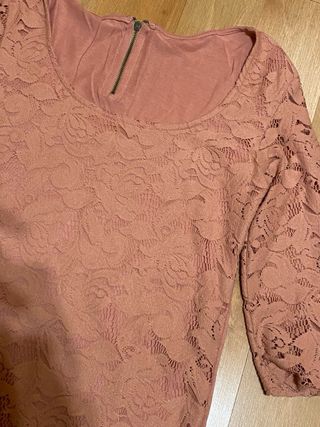 Lote 2 blusas manga larga rosa y beige S (amplia)