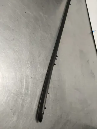 MOLDURA ALETA IZQUIERDA MERCEDES W123