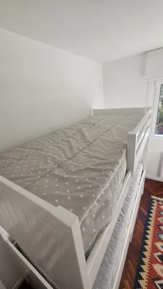 Litera triple de madera blanca