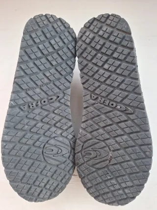 Zapatos de seguridad COFRA negros y amarillos