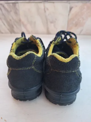 Zapatos de seguridad COFRA negros y amarillos