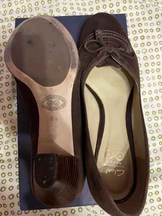 Zapatos de tacón Clarks marrones ante