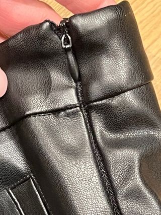 Pantalón Zara efecto piel negro