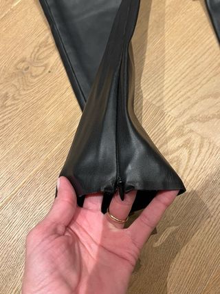 Pantalón Zara efecto piel negro