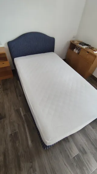 Struttura letto + materasso + comodino