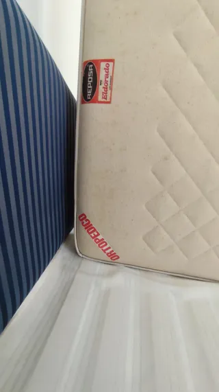 Struttura letto + materasso + comodino