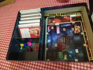 Juego de mesa Cluedo: Traición en la Mansión Tudor