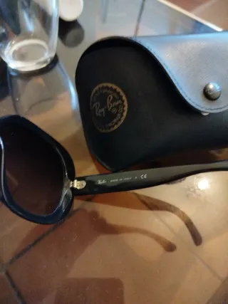 Gafas de sol Ray-Ban negras y marrones