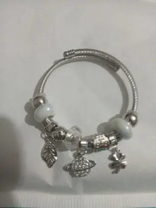 Pulsera estilo Pandora con charm de Saturno